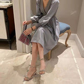 Showstopper – Pumps mit Doppelschleife und Kristallverzierung